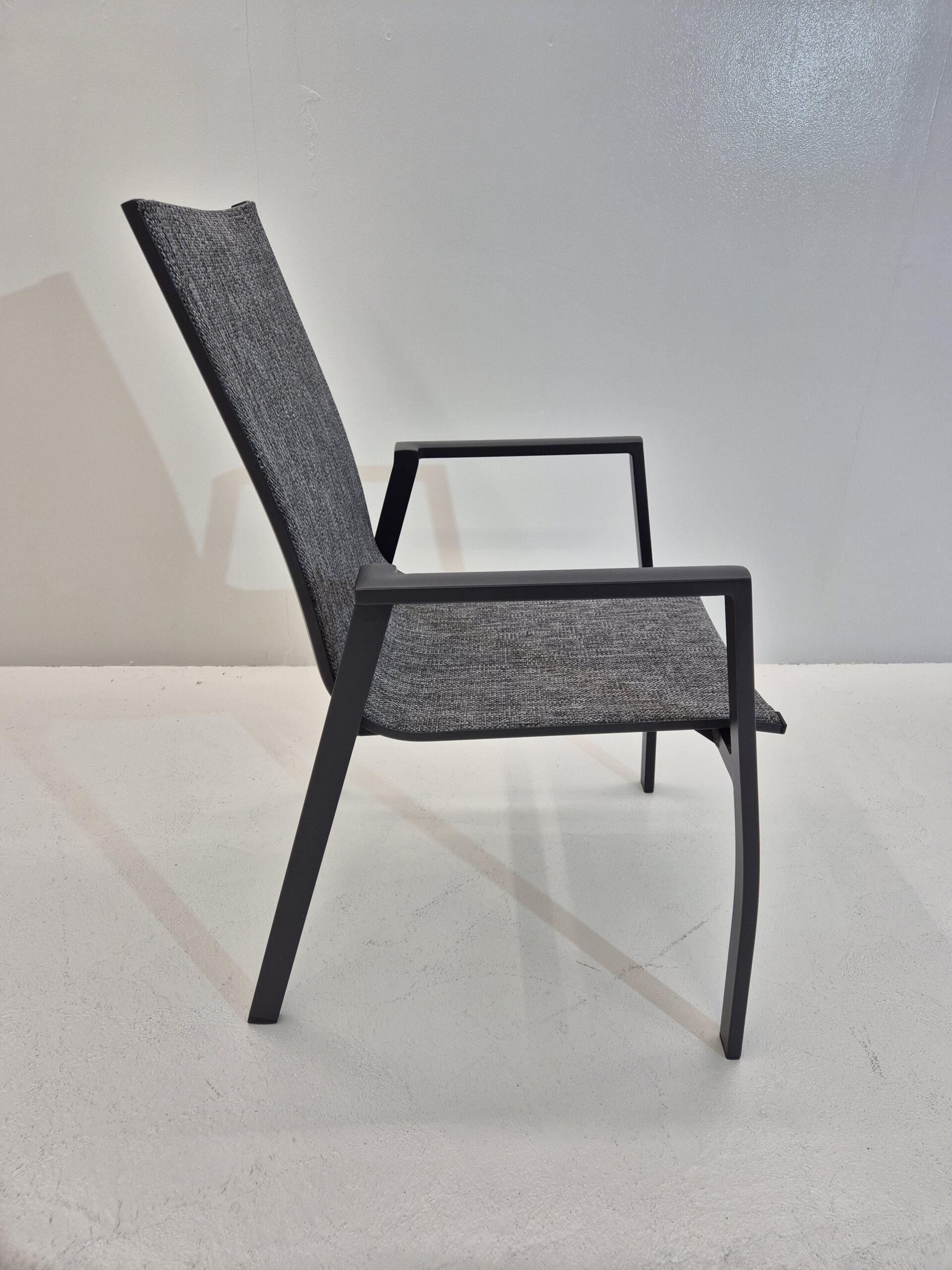 DALLAS Karmstol Antracit Aluminium Stolar DALLAS Karmstol Antracit Aluminium Stolar